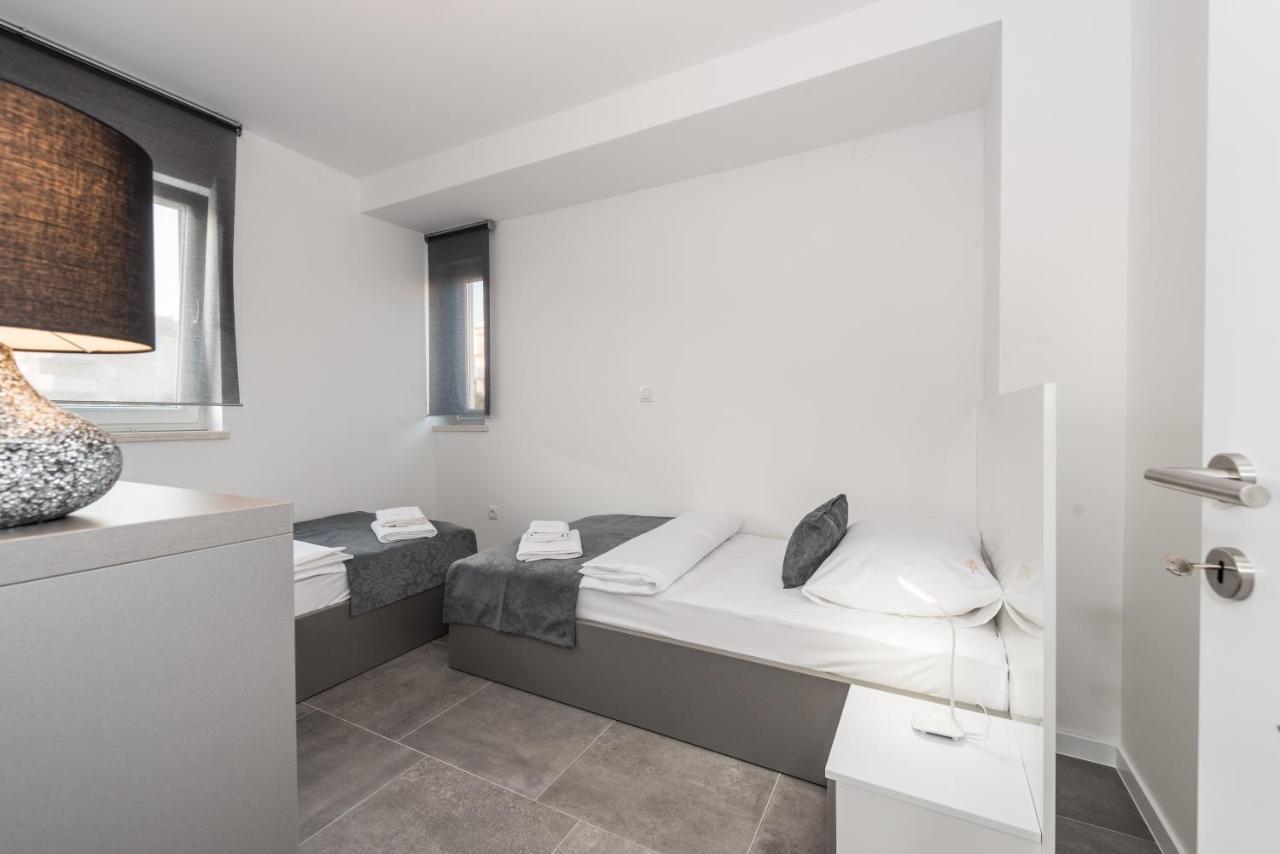 Villa Magnifica Apartments With Pool Novalja Kültér fotó